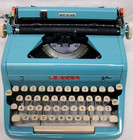 Original 1950 s Royal Quiet Deluxe  teal  Manual Typewriter In Case Working Cond