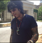 Motley Crue   Autographed signed  decade Of Decadence  Cd  with Proof 