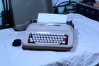 Vintage 1970s Underwood Model 319 Portable Manual Typewriter W hard Plastic Case