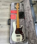 Fender American Ultra Precision Bass Maple Fingerboard Arctic Pearl