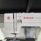 Singer Classic 44s Mechanical Sewing Machine With Pedal   Extra Threads Tested