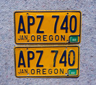 1982 Oregon License Plate Plates Pair   Set