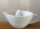 Le Creuset White Citrus Juicer Ceramic Reamer Handle Pour Spout Kitchen