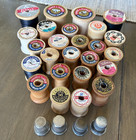 Lot Of 25 Vtg Wooden Spools Empty   Thread   Metal Thimbles Vtg Labels Crafts