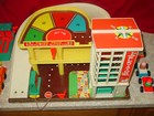 Fisher Price Little People Play Family Parking Service Center Garage 930  1970