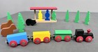 Wooden Train Set W  Magnetic Connection Moving Parts 18 Pieces