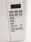 Ge Gcst14s1www 1 4 Cu  Ft  White On White Countertop Microwave Oven