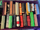 21 Vintage Ho Train Cars   Accessories As Found