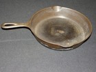 Vintage Cast Iron Skillet 9 5 Inch Pan Pouring Spouts  7 Sits Flat