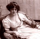 Irene Vanbrugh   Raphael Tuck   Celebrities Of The Stage   Wearing Low Cut Gown