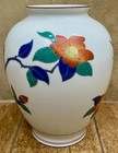 Vtg Japanese 1982 Koransha Sakaida Kakiemon Xiii Spring Porcelain Vase - Signed