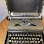 Vintage 1939-1940 Royal Quiet De Luxe Portable Typewriter   Case   tested  