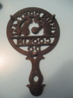 Vintage Wilton Black Cast Iron Kissin Don t Last Cookin Do Amish Couple Trivet