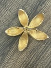 Vintage Gold Tone Metal Textured Flower Brooch Pin Simulated White Pearl Center