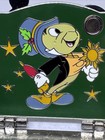 Disney Dlrp - Gift Pin Event - Jiminy Cricket In Present Le 600 Pin 81724