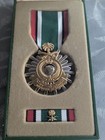 Vtg 1991 Gulf War Saudi Arabia Liberation Of Kuwait Medal   Stripes Pin Set box