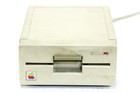 Apple 5 25  Unidisk Floppy Disk Drive   A9m0104   Vintage  for Parts 