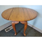 Solid Oak Drop Leaf Accent Side Coffee Table Queen Anne Legs 24  T Round Folding