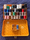 Vintage Sewing Thread Box Wilson Wil Hold Sunbury Pa Gold Plastic 30 Spools