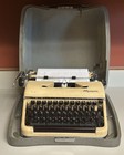 Vintage Olympia De Luxe Typewriter  Cream  Made In W  Germany W  Metal Case