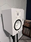Pair Of Yamaha Hs8w 120w 2-way Bi-amp Powered Nearfield Studio Monitor - White