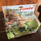 Vintage Britains Task Force 7607   25 Pounder Gun   Crew Action Figure Set New