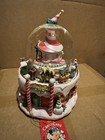 Vintage Disney Nightmare Before Christmas Holiday Snowglobe   New In Box   2000