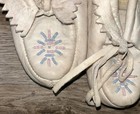 Vtg Hand Beaded Soft Leather Idian Design Child   s Moccasins Leather Sz 3