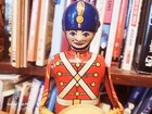 Very Nice Vintage 1930 s  J  Chein  Tin Litho Wind Up   Drum Major  Var  3