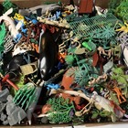 Huge Lot Of 17 Lb  Vintage Plastic Army Men  Animals  Zombies  Cowboys Etc 