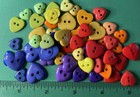  50  New 1 2   -3 4    Heart-shape Rainbow Colors Plastic 2-hole Novelty Buttons-b2