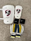Right Hand Gloves   Arm Guard  Thigh Guard  Wrist Band 4 Piece