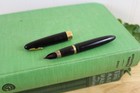 Vintage  2  Sheaffer Fountain Pens   Black 1000 Lifetime 14k   Pearl Striated