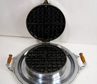 Vintage 1930s Chrome Meams Best Waffle Maker Bakelite Handles feet