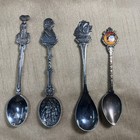 Lot Of 59 Vtg Souvenir Spoons Mixed Usa   International   64 Slot Display Mount