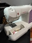 Singer   Curvy 8763 Sewing Machine Great Condition