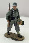 King   Country Wwii German Soldier Walking Rifle Gear 2008 1 30