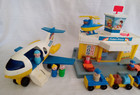Fisher Price Vintage Little People Play Family Jetport  933 Complete-  Fpb001