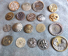 19 Antique Vintage Metal Picture Buttons Flowers Floral