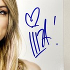 Iliza Shlesinger Signed 8x10 Photo Comedian Autograph   Beckett Bas