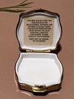 Vintage Stratton Pill Box - Goldtone W  Enamel Flower On Lid 1-1 2 