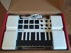 Akai Professional Mpk Mini 25 Key Usb Midi Keyboard Special Edition Controller