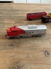Bachmann Ho Scale Santa Fe Flyer Train Set Engine 2 Cars   Caboose 00647