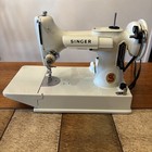 Vintage White Singer Featherweight 221k Sewing Machine   Carrying Case New Belt