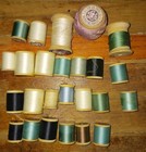 25 Vintage Wooden Sewing Thread Spools With Thread Many Brands   388 