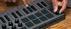 Akai Professional Mpk Mini Mk3 25-key Midi Controller Special Edition Gray