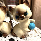 Vintage Siamese Cats With Blue Ball Of Yarn   Ceramic Kitschy