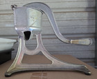 Vintage Universal Lf c Cast Aluminum Hand Press Juicer Usa