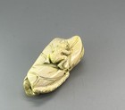 Vtg Hand Carved   Signed Netsuke Frog On Lotus Leaf   Japan Miniature Figurine