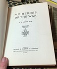 V c  Heroes Of War Ww1 Victoria Cross Tales 1916 1969 Reprint